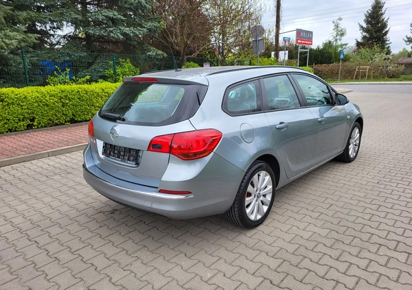 Opel Astra cena 32800 przebieg: 207000, rok produkcji 2014 z Żyrardów małe 232